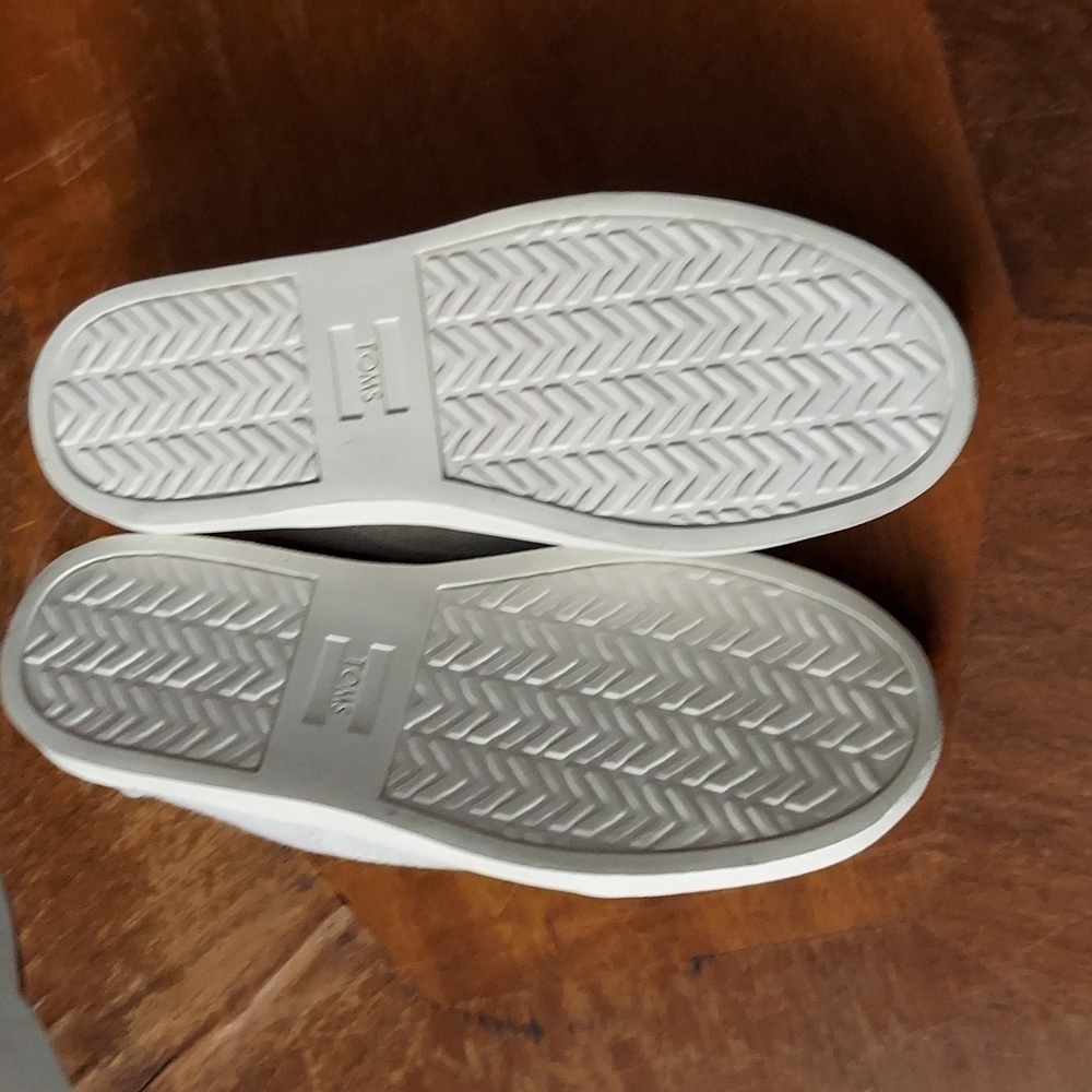 Toms - Picture 6 of 6